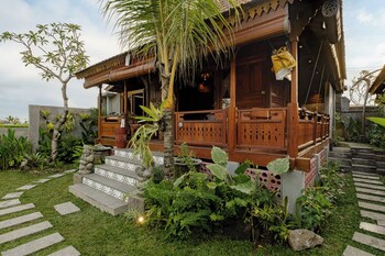 kubu cemcem mesari private villas
