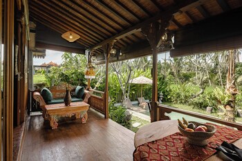 kubu cemcem mesari private villas