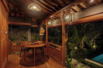 kubu cemcem mesari private villas