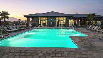 Coachella Lakes Rv Resort,,2 star