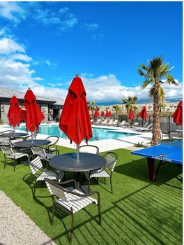 Coachella Lakes Rv Resort,,2 star