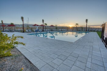 Coachella Lakes Rv Resort,,2 star