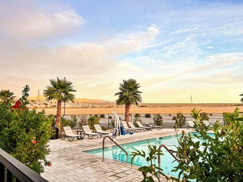 Coachella Lakes Rv Resort,,2 star
