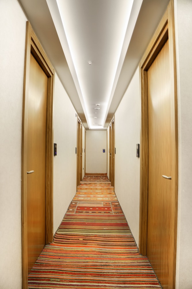 discovery hotel