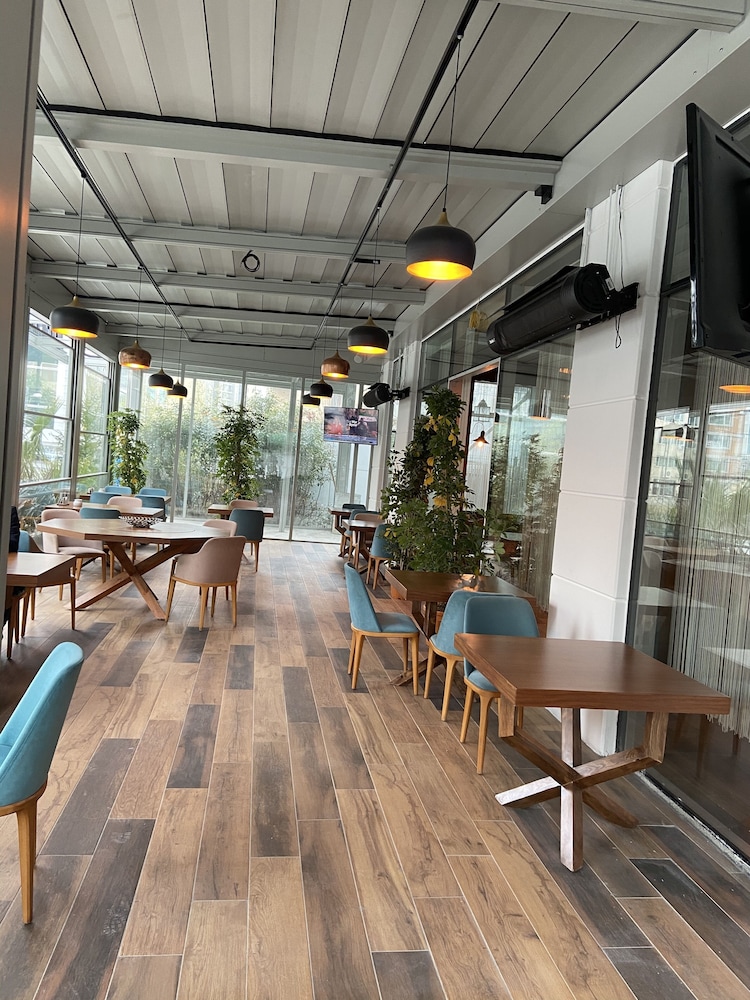 discovery hotel