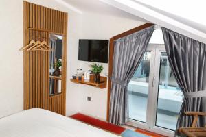 discovery hotel