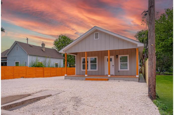 vibrant 4br 3ba oasis near happy downtown