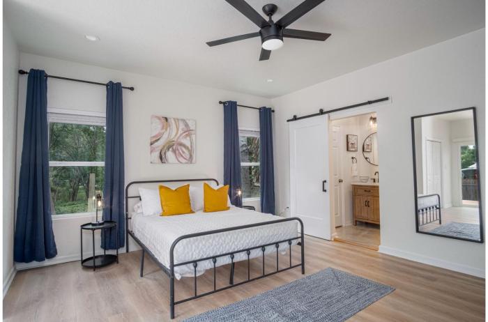 vibrant 4br 3ba oasis near happy downtown