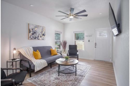 vibrant 4br 3ba oasis near happy downtown