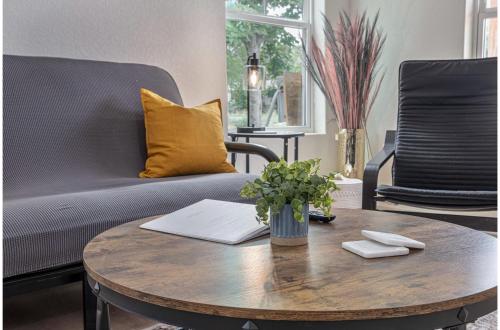 vibrant 4br 3ba oasis near happy downtown