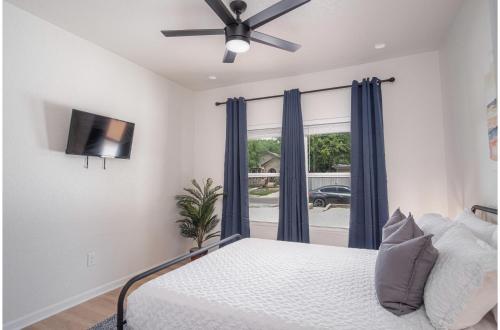 vibrant 4br 3ba oasis near happy downtown