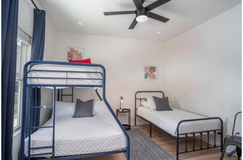 vibrant 4br 3ba oasis near happy downtown