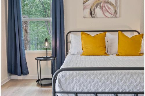 vibrant 4br 3ba oasis near happy downtown