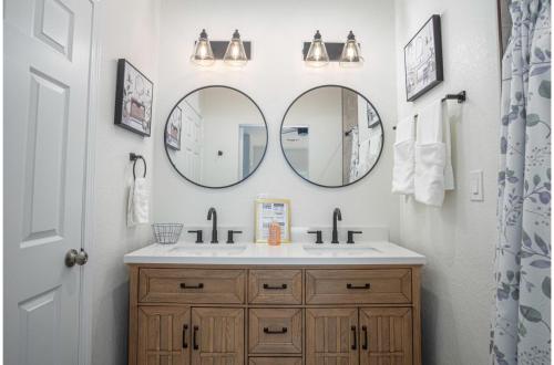 vibrant 4br 3ba oasis near happy downtown