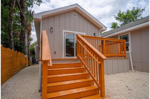 vibrant 4br 3ba oasis near happy downtown