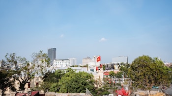 The Eastern Hotel & Apartment,,4 star