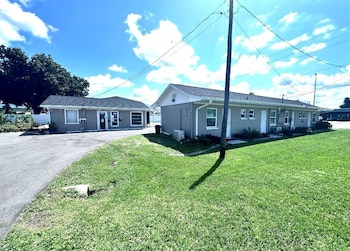 lemon bay motel