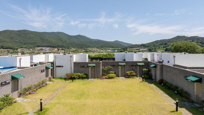 buan cordelia pool villa pension