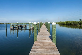 New Waterfront Home - Sunray House,,2 star