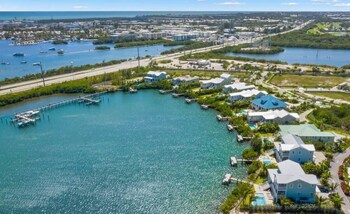 New Waterfront Home - Sunray House,,2 star
