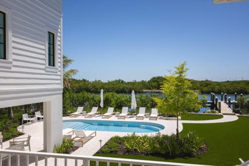Parking Pool Dock - Shellstone House,,2 star