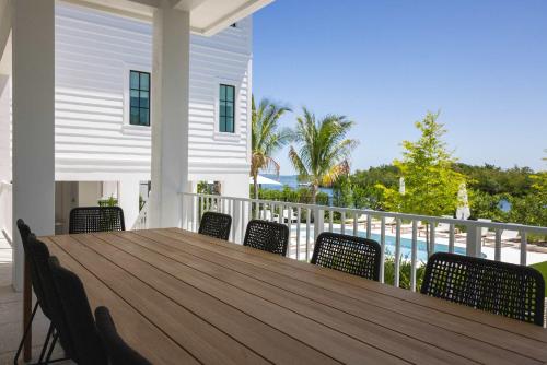 parking pool dock shellstone house