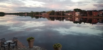 the waters edge inn