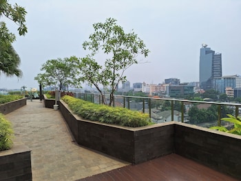 genius jakarta menteng park luxury apt