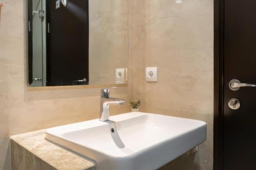 genius jakarta menteng park luxury apt