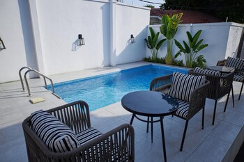 The Hendon House,,5 star
