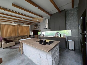 The Ten Poolvilla Huahin,,2 star