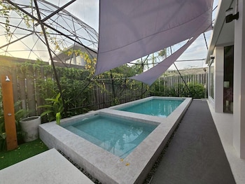 The Ten Poolvilla Huahin,,2 star