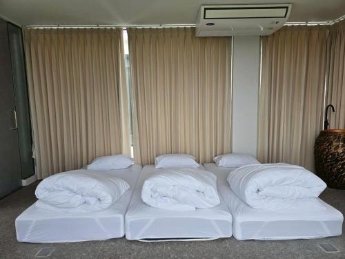 the ten poolvilla huahin