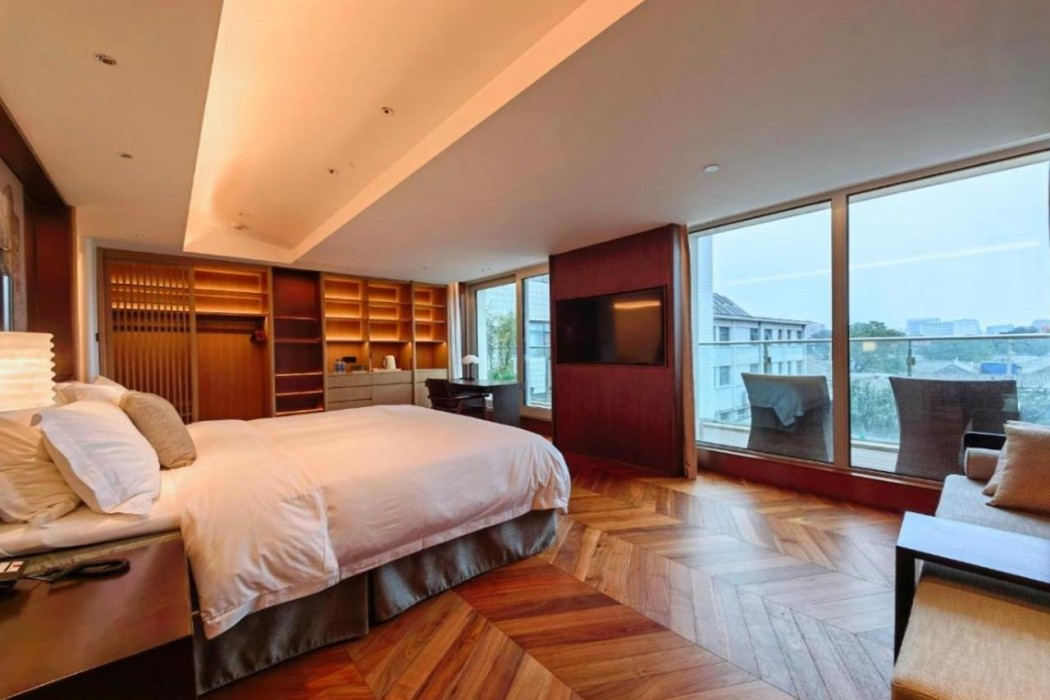 the purple horse hotel