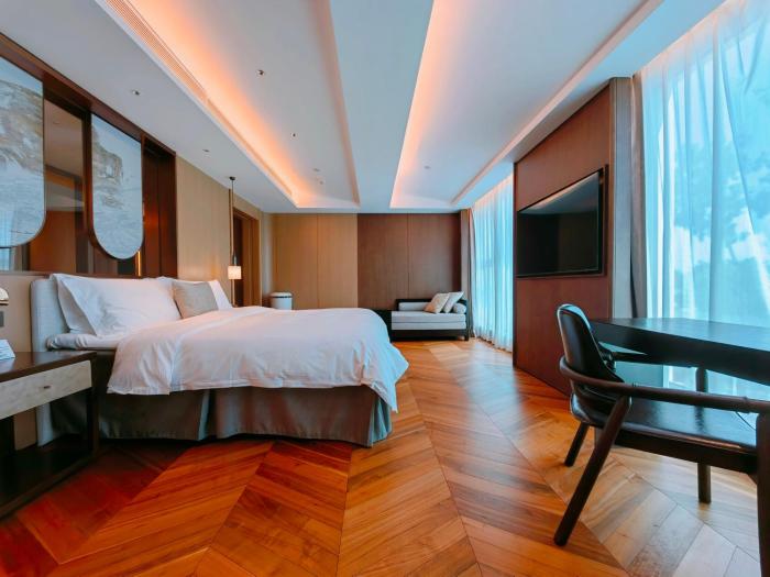 the purple horse hotel