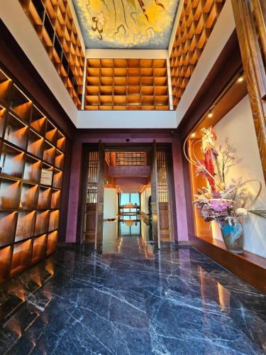 the purple horse hotel
