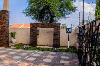 escapade lux guesthouse