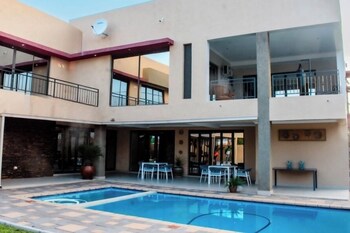escapade lux guesthouse