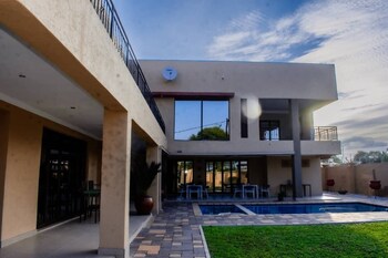 escapade lux guesthouse