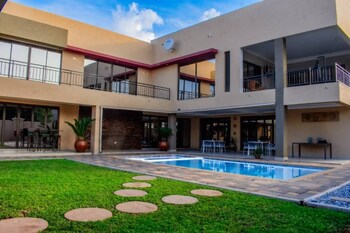 escapade lux guesthouse