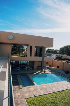 escapade lux guesthouse