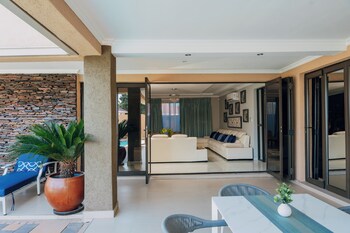 escapade lux guesthouse