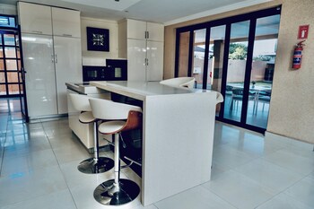 escapade lux guesthouse
