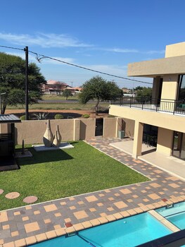 escapade lux guesthouse