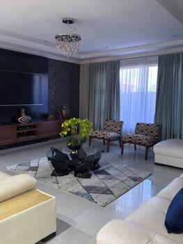 escapade lux guesthouse