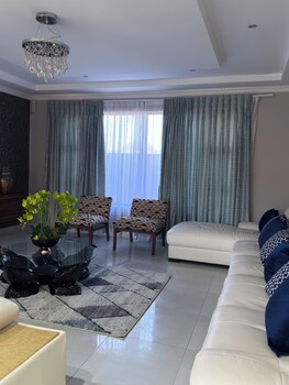 escapade lux guesthouse
