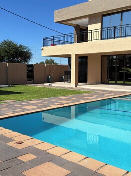 escapade lux guesthouse