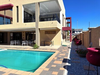 escapade lux guesthouse