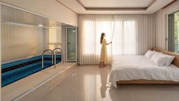 Gapyeong Laonjena Pool Villa,,3 star