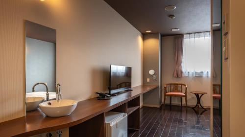 quintessa hotel fukuoka watanabedori comicandbooks